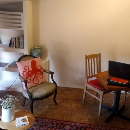 Holiday home La Casamia, Maison Avec Cour Privative, A 2 Pas De La Place Aux Herbes *