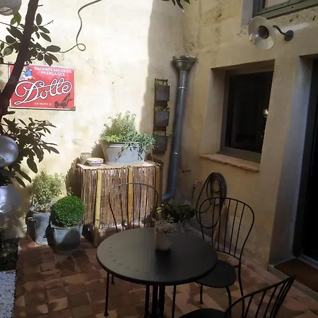 La Casamia Uzes, Maison Avec Cour Privative, A 2 Pas De La Place Aux Herbes Дом отдыха *