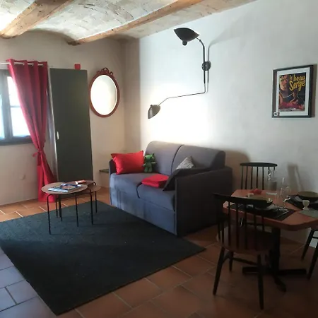 Holiday home La Casamia, Maison Avec Cour Privative, A 2 Pas De La Place Aux Herbes
